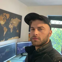Em***